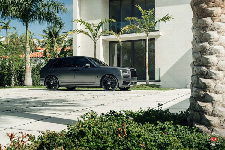  Rolls-Royce Cullinan mới là một trong những mẫu SUV đắt giá nhất trên thế giới vào lúc này, và nằm trong danh sách sản phẩm bán chạy hàng đầu của thương hiệu Anh Quốc.