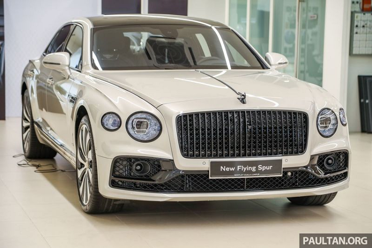 Mới đây, Bentley Anh Quốc đã chính thức vén màn mẫu sedan siêu sang Continental Flying Spur 2020 tại thị trường Thái Lan. Cũng giống như nhiều thị trường khác trong khu vực,  Bentley Continental Flying Spur 2020 mới cũng sẽ được bán ra tại đất nước Chùa Vàng với một phiên bản động cơ W12 6.0L duy nhất, đi kèm với đó là giá bán niêm yết từ 699.000 USD (tương đương 16,7 tỷ đồng)