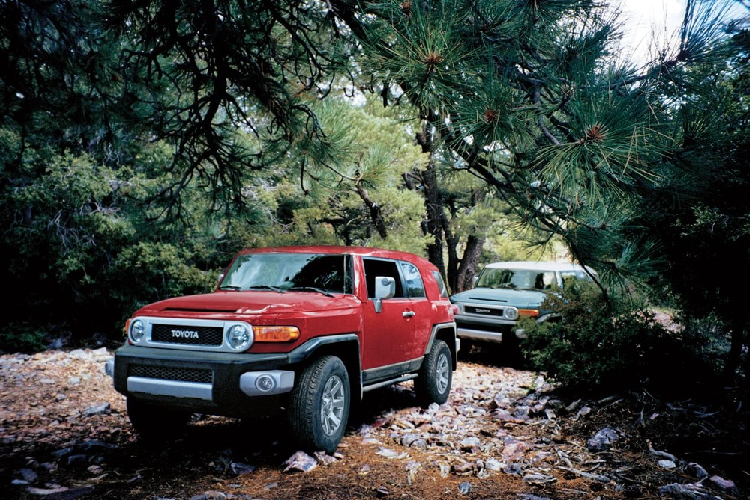 Mẫu  xe SUV Toyota FJ Cruiser cỡ trung mang thiết kế đậm chất cổ điển đã lần đầu tiên có mặt trên thị trường vào năm 2006. Đến năm 2014, mẫu SUV này đã bị "khai tử" tại thị trường Mỹ. Trong khi đó, tại một số thị trường khác như Úc, Toyota FJ Cruiser trụ lại đến năm 2017.