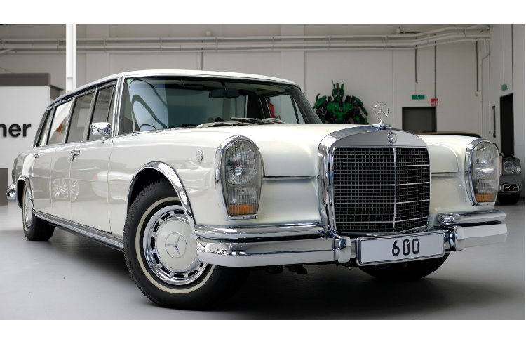 Mẫu  xe sang Mercedes-Benz 600 hay còn có tên gọi khác là Grosser Mercedes (Tiếng Đức nghĩa là: “Một chiếc Mercedes lớn). Chiếc xe có số hiệu W100 này được sản xuất và lắp ráp bằng tay trong khoản thời gian từ năm 1963 đến 1981. 