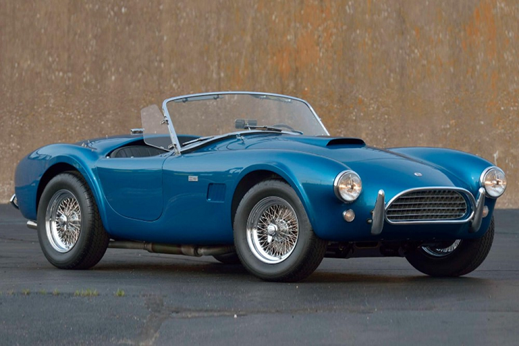 Mọi chiếc xe Shelby Cobra đều đặc biệt, tuy nhiên một số lại có phần đặc biệt hơn, và chiếc mà chúng ta nói đến ở đây chính là như thế. Nó là một chiếc  Shelby Cobra 289 đời 1963 rất hiếm từng được sử dụng bởi hãng Ford cho mục đích triển lãm và biểu diễn. Nó sẽ được bán đấu giá tại sự kiện Mecum Auction's Indy 2020 trong tháng 6 này, và nó cũng là 1 trong số 580 chiếc từng được chế tạo qua giai đoạn 1965.