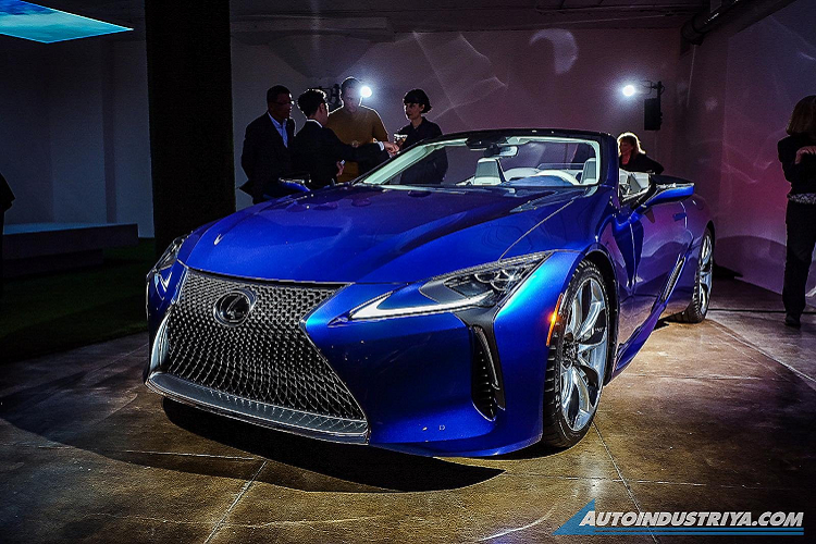 Mẫu  xe sang Lexus LC 500 2020 mui trần sở hữu những đường cong bóng bẩy, mượt mà và động cơ 5 lít V8 mạnh mẽ. Có rất nhiều điều để thích hoặc thậm chí là yêu mẫu xế sang Nhật Bản này. Với giá khoảng 4,6 tỷ đồng, đây là một cách xa hoa để lăn bánh xa lộ. Khách hàng Đông Nam Á đang cảm thấy hào hứng hơn nữa khi Lexus Philippines vừa xác nhận rằng sẽ sớm ra mắt LC 500 2020 mui trần.