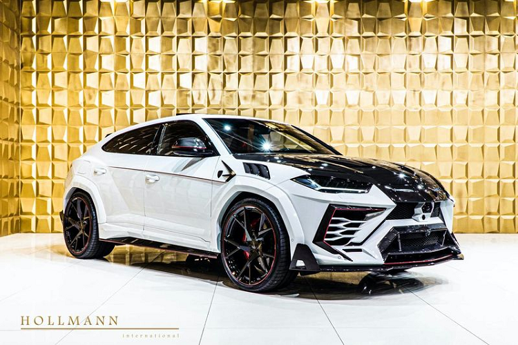 Tiếp tục dùng  bodykit Venatus cho Lamborghini Urus, nhưng lần này Mansory sử dụng bộ tem trắng - đen thay vì xanh - đen hay vàng - đen như những người anh em khác. Venatus mang đến cho Urus một loạt các bộ phận tùy chỉnh khiến chiếc SUV trở nên thú vị hơn.