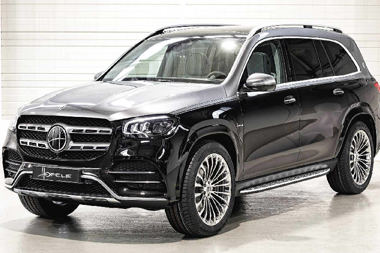 Mẫu SUV hạng sang  Mercedes Maybach GLS 600 mới dược hãng xe Đức ra mắt lần đầu tiên vào tháng 11/2019. Thuộc vào hàng đắt đỏ nhất của thương hiệu ngôi sao 3 cánh, Mercedes Maybach GLS 600 từng nhiều lần được đem ra so sánh với Rolls-Royce Cullinan dẫu so về giá cả thì chiếc xe sang của Anh có phần cao hơn khá nhiều.