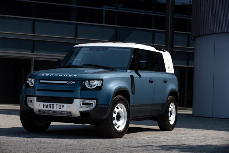 Chiếc  Land Rover Defender mới vẫn có thể được sử dụng để làm một chiếc xe đi lại hàng ngày hay cùng bạn chinh phục các cung đường khó hay thậm chí là trở thành một chiếc xe tải nhỏ với biến thể Hard Top vừa được Land Rover ra mắt.