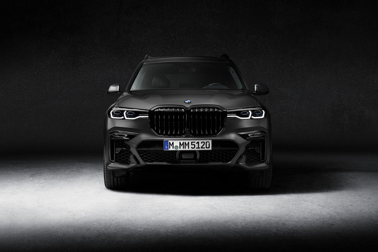 Trong lúc chưa thấy bóng dáng BMW X7 M, các hãng độ như Alpina được kỳ vọng sẽ phát triển thêm bản đặc biệt lấp khoảng trống. Thế nhưng, Alpina chưa kịp làm điều đó thì  BMW X7 Dark Shadow Edition 2021 mới phiên bản đặc biệt đã lộ diện.