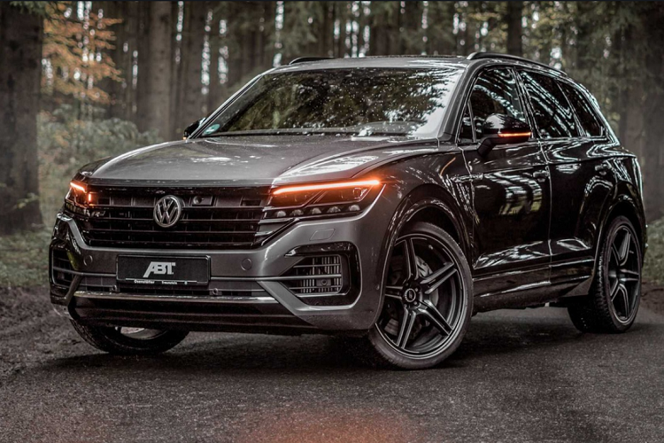 Hãng độ ABT đã phát triển mô-đun nâng cao hiệu suất cho Touareg V8 TDI. Cụ thể, hãng độ tinh chỉnh  Volkswagen Touareg động cơ V8 TDI nhằm tăng sức mạnh thêm 77 mã lực và 70 Nm. Tổng công suất của xe đạt được là 493 mã lực và mô-men xoắn 970 Nm. ABT vẫn chưa tiết lộ về thông số kỹ thuật, nhưng cam đoan rằng việc nâng cấp này giúp chiếc SUV có khả năng xử lý tốt hơn. Ngoài ra, mâm xe còn được thay bằng loại hợp kim 22 inch, 5 chấu. Khách hàng cũng có thể tùy chọn màu sơn ngoại thất đen hoặc xám.