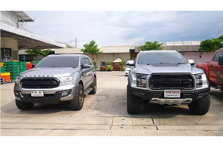 Hãng Ford đã phát triển phiên bản hiệu năng cao cho dòng  bán tải Ford Ranger Raptor, dựa trên kinh nghiệm và “ADN” từ dòng bán tải cỡ lớn F-150 Raptor. Nhờ thiết kế nam tính và khả năng vận hành linh hoạt, Ford Ranger Raptor đã trở thành dòng xe ăn khách trong phân khúc.