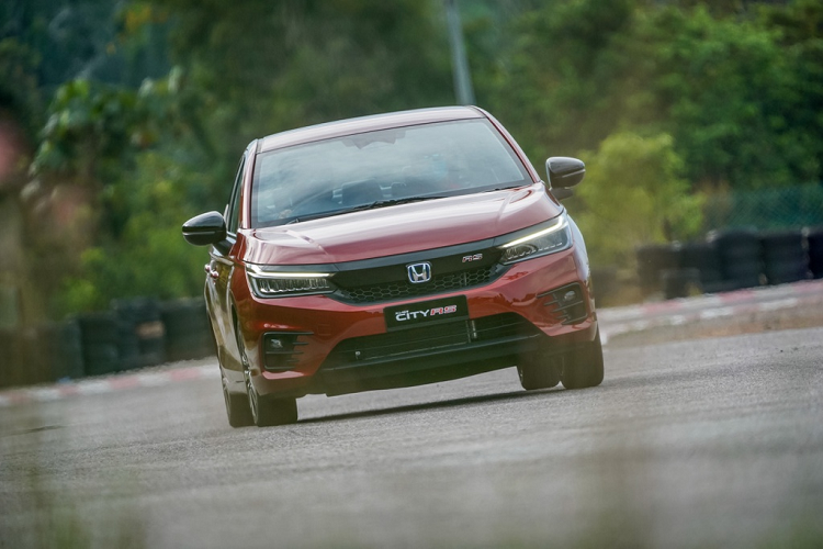  Honda City 2020 mới sẽ ra mắt thị trường Malaysia vào tháng sau với 4 phiên bản. Trong đó, cao cấp nhất là phiên bản City RS e:HEV sử dụng động cơ hybrid.