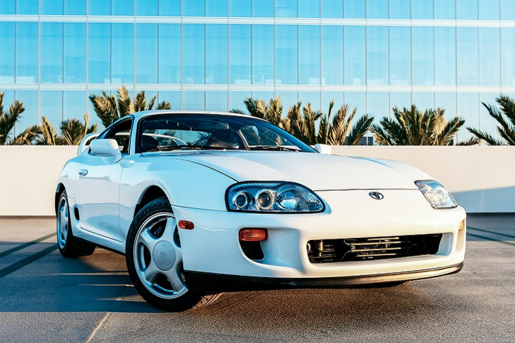 Ở những năm cuối thế kỷ 20, mẫu  xe thể thao Toyota Supra khá nổi tiếng và được săn đón hàng đầu trong giới xe thể thao. Làm nên thành công cho hãng xe Nhật Bản là thế hệ Supra thứ 4 (1993-2002) với động cơ I6 3.0L, cỗ máy này cho khả năng nâng cấp sức mạnh lên đến 1.000 mã lực và trở thành niềm ao ước của rất nhiều người chơi xe trên thế giới.