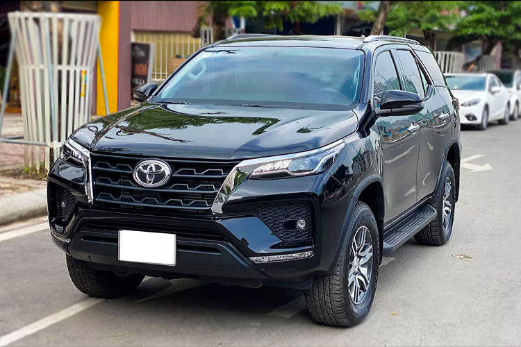 Mẫu xe SUV  Toyota Fortuner 7 chỗ luôn được đánh giá là ăn khách nhất trong phân khúc tại thị trường Việt Nam. Là dòng xe bán chạy, “dễ mua dễ bán” nên Fortuner 2021 mới đã nhanh chóng có mặt trên sàn xe cũ chỉ sau khoảng 2 tháng bán ra.