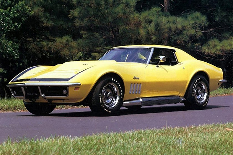  Chevrolet Corvette ZL1 1969 (2 hoặc 3 chiếc)  Theo hồ sơ ghi chép sản xuất của Chevrolet, chỉ có hai chiếc Corvette tùy chọn ZL1 từng được chế tạo và bán vào năm 1969. Với giá 10.048,15 USD vào cuối những năm 1960, ZL1 Corvette với động cơ hoàn toàn bằng nhôm dung tích 7.0 lít là một cỗ máy đắt tiền. Hồi đó, tạp chí Road &amp; Track từng có dịp chạy một chiếc xe thử nghiệm và ghi nhận nó gia tốc từ 0-96 km/h trong 4 giây và chạy hết ¼ dặm trong 11 giây. Giờ đây, hai chiếc  xe thể thao quý hiếm này trị giá hàng triệu USD.