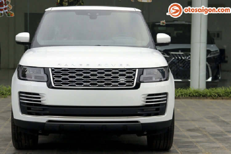 Dù đã lăn bánh ở Việt Nam trong hơn 10 năm nhưng các mẫu xe Land Rover và Range Rover vẫn luôn làm nhiều người Việt Nam nhầm lẫn bởi hai thuật ngữ này có chung từ "Rover". Thực tế, Land Rover là thương hiệu xe ôtô địa hình hạng sang và Range Rover là một dòng xe của hãng. Ở mẫu xe  SUV hạng sang Range Rover lại có nhiều biến thể khác nhau, thấp nhất là mẫu Range Rover Evoque có giá trên dưới 3,5 tỷ đồng.