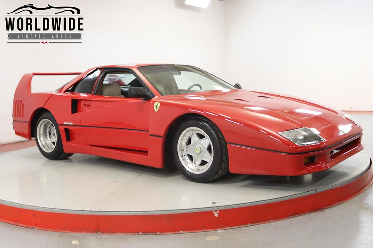 Ra mắt trong năm 1987,  siêu xe Ferrari F40 nổi tiếng nhất từng được sản xuất, mang vai trò kỷ niệm 40 năm thành lập của công ty. Nó cũng là siêu xe cuối cùng được chính thức chấp thuận bởi người thành lập công ty Enzo Ferrari. Nhưng ngày nay, tìm kiếm một chiếc F40 chính hãng là điều không đơn giản hoặc rẻ tiền bởi Ferrari chỉ chế tạo 1.315 chiếc từ năm 1987 đến 1992.