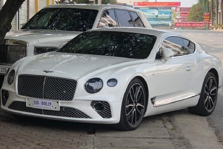 Những hình ảnh về chiếc Coupe siêu sang  Bentley Continental GT V8 du Xuân tận Thái Nguyên trong những ngày Xuân Tân Sửu đã gây tò mò cho không ít cộng đồng mạng vì không rõ chiếc xe này sẽ định cư ở đây hay chỉ về Thái Nguyên chơi trong ngày Tết. Sau đó ít ngày, trên mạng lại lan truyền hình ảnh chiếc Continental GT V8 này nhưng thú vị hơn còn có sự góp mặt của mẫu SUV siêu sang Rolls-Royce Cullinan.