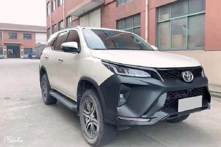 Gói bodykit  Toyota Fortuner độ Legender đang được một số garage tư nhân ở Việt Nam chào bán với giá 48 triệu đồng, dành cho các xe Toyota Fortuner đời 2017 trở lên. Các chi tiết độ trong gói đều được sản xuất tại Trung Quốc.