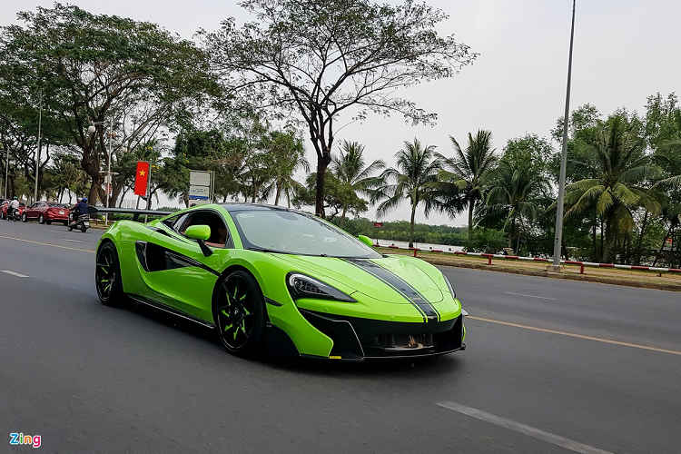 Có mặt tại Việt Nam vào khoảng tháng 6/2016,  siêu xe McLaren 570S không nhận được nhiều sự quan tâm như phiên bản cao cấp hơn là 650S. Hiện nay, tại Việt Nam có ít nhất 2 chiếc 570S. Chiếc xe trong bài từng thuộc sở hữu của Cường Đô La. 