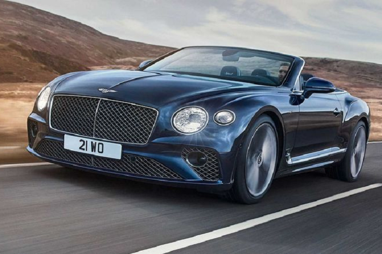  Bentley Continental GT Speed Convertible 2021 cũng được trang bị động cơ tăng áp kép W12 6.0L sản sinh công suất 650 mã lực và mô-men xoắn cực đại 900 Nm, đi kèm hộp số ly hợp kép 8 cấp, hệ dẫn động 4 bánh và bộ vi sai điện tử phía sau.