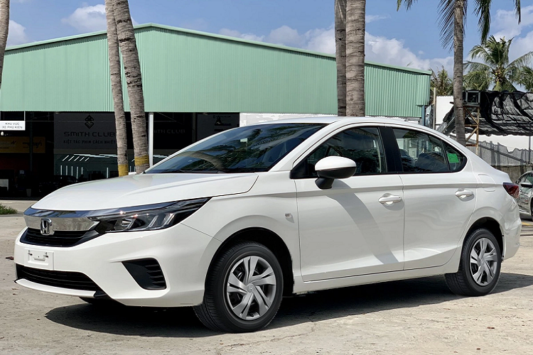 Phiên bản thấp nhất của  Honda City 2021 mới là 1.5E đã được đưa về đại lý chính hãng tại Việt Nam, xe có giá bán 499 triệu đồng, hướng đến nhóm khách hàng kinh doanh xe dịch vụ.