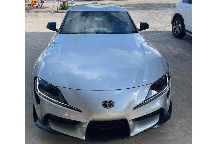 Mới đây, hình ảnh về chiếc xe thể thao  Toyota GR Supra 2021 mới đã có mặt tại dải đất hình chữ S được chia sẻ lên mạng xã hội nhanh chóng nhận được sự quan tâm của giới mê xe trong khắp cả nước.