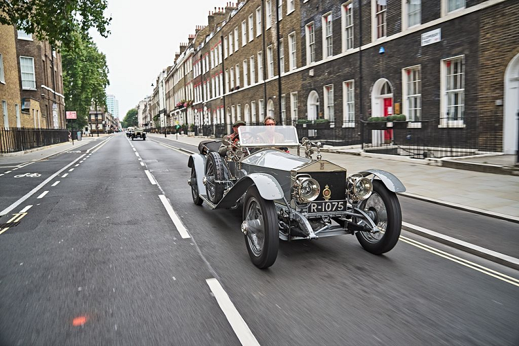 Đoàn xe với chiếc  Rolls-Royce Silver Ghost huyền thoại xuất phát từ Câu lạc bộ Ô tô Hoàng gia trên phố Pall Mall, chuyến đi dài hai ngày được thực hiện dọc theo Đường Great North, với lộ trình gần nhất có thể với tuyến đường ban đầu. Chuyến đi kết thúc bằng lễ kỷ niệm tại Rolls-Royce Motor Cars Edinburgh.