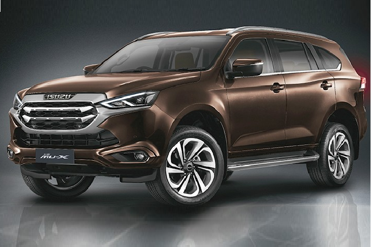 Isuzu vvừa chính thức giới thiệu phiên bản mới của dòng SUV cỡ trung MU-X ở thị trường Thái Lan. Về ngoại hình,  Isuzu MU-X 2022 mới không thay đổi về thiết kế so với trước vì mới được nâng cấp toàn diện vào hồi tháng 10/2020. Thay vào đó, hãng Isuzu chỉ thay đổi các bản trang bị và bổ sung tính năng cho mẫu SUV hạng D này.