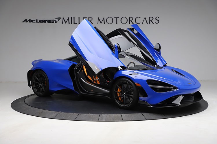 Giờ đây, khách hàng hoặc đơn giản là những người mê xe có thể tự tạo ra một chiếc  McLaren 765LT Spider đặc biệt theo ý muốn của bản thân. McLaren cung cấp cho siêu xe mui trần 765LT Spider hàng loạt lựa chọn để mọi người mặc sức sáng tạo.