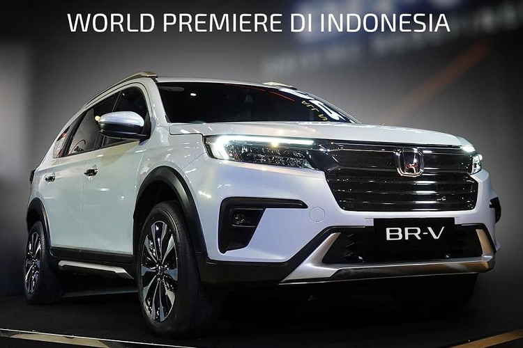  Honda BR-V thế hệ mới đã chính thức trình làng tại Indonesia vào ngày 21/9/2021. Sau hơn 1 tháng ra mắt, mẫu MPV lai SUV này đã được 1.600 khách hàng tại Indonesia đặt mua. Con số này không phải là lớn nhưng lại khiến nhiều người ngạc nhiên vì giá xe Honda BR-V 2022 hiện vẫn chưa được công bố.