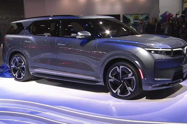 Trong khuôn khổ triển lãm Los Angeles Auto Show 2021, VinFast đã chính thức ra mắt thương hiệu xe điện toàn cầu và giới thiệu 2 mẫu ôtô đầu tiên là của Việt Nam là  Vinfast VF e35 và VF e36.