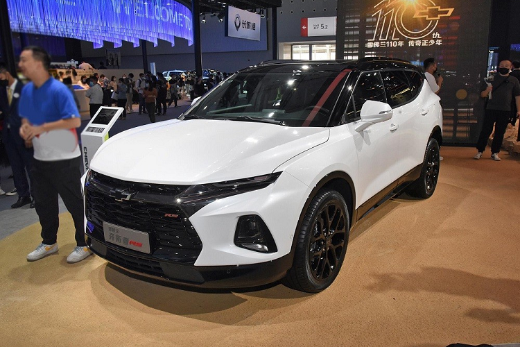 Lần đầu tiên trình làng tại Trung Quốc vào hồi tháng 4 năm ngoái,  Chevrolet Blazer 2021 mới hiện là mẫu SUV đầu bảng của thương hiệu ôtô Mỹ tại thị trường tỷ dân này. Sau hơn 1 năm, hãng Chevrolet đã vén màn phiên bản đặc biệt mới của Blazer tại triển lãm Ô tô Quảng Châu 2021 hiện đang diễn ra tại Trung Quốc.