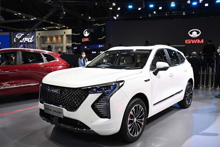 Mới đây, hãng xe Great Wall (Trường Thành) đã chính thức giới thiệu mẫu SUV cỡ nhỏ  Haval Jolion 2022 tại Thái Lan. Đến triển lãm Thailand International Motor Expo 2021, mẫu SUV cỡ B này tiếp tục được trưng bày và giới thiệu với khách hàng. Tại thị trường này, Haval Jolion 2022 được chia thành 3 phiên bản là Tech, Pro và Ultra. Giá bán của xe dao động từ 879.000 - 999.000 Baht (khoảng 592 - 673 triệu đồng).