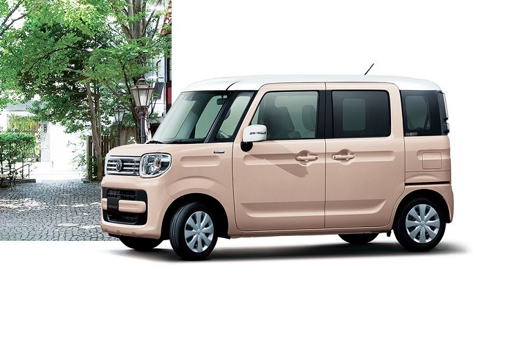 Mazda Flair Wagon là dòng xe kei car được phát triển dựa trên "đồng hương" Suzuki Spacia từ năm 2013. Kể từ đó đến nay, Mazda Flair Wagon vẫn liên tục được bán song song với Suzuki Spacia tại thị trường Nhật Bản. Mới đây, hãng xe Nhật Bản đã vén màn  Mazda Flair Wagon 2022 mới, xe được chia thành 3 phiên bản là tiêu chuẩn, Custom và Tough với thiết kế ngoại thất khác nhau.