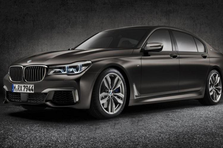  BMW M760i xDrive 2022 mới là phiên bản hiệu suất cao của dòng 7 Series, chiếc xe thể thao luôn được biết đến với khối động cơ V12. Sắp tới sẽ có 12 chiếc M760i xDrive đặc biệt nhất được xuất xưởng.