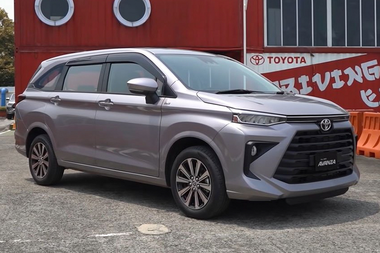 Theo tìm hiểu,  Toyota Avanza 2022 thế hệ hoàn toàn mới hiện đang được đại lý chào giá 2 phiên bản với mức giá khởi điểm khoảng 520 triệu đồng cho phiên bản E số sàn, trong khi phiên bản G số tự động cao cấp có giá tạm tính khoảng 590 triệu đồng.