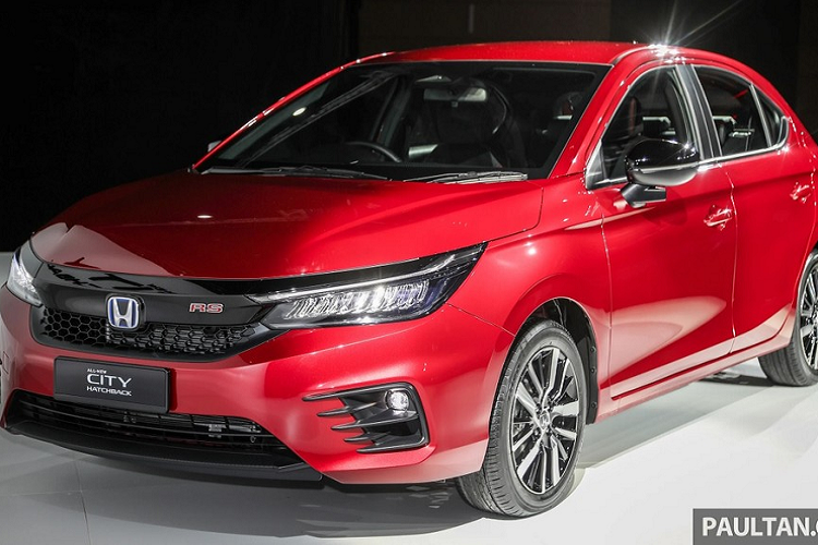 Vào hồi tháng 12 năm ngoái, Honda City Hatchback đã chính thức trình làng tại thị trường Malaysia với 4 phiên bản, bao gồm 1.5 S, 1.5 E, 1.5 V và RS e:HEV. Sau 2 tháng,  Honda City Hatchback RS e:HEV 2022 mới được chốt giá tại thị trường này. Cụ thể, tại thị trường Malaysia, giá xe Honda City Hatchback RS e:HEV 2022 khởi điểm từ 107.783 RM (khoảng 585 triệu đồng).