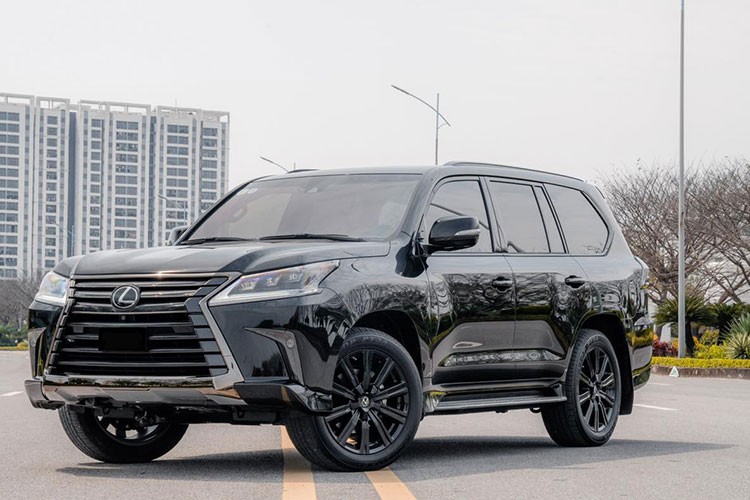 Lexus LX570 là 1 trong những chiếc xe SUV hạng sang rất được các nhà giàu tại Việt Nam ưa chuộng bên cạnh vua địa hình Mercedes-AMG G63 hay Range Rover... Nhiều người sẽ nghe quen tai với những phiên bản của mẫu xe được mệnh danh là chuyên cơ mặt đất như Lexus LX570 Super Sport, LX570 Black Edition S hay Lexus LX570 MBS nhưng sẽ rất tò mò với cái tên  Lexus LX570 Inspiration Series mới.