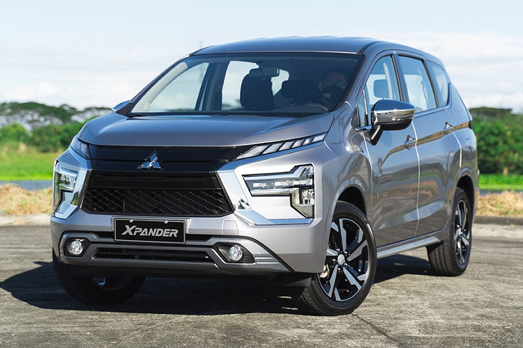  Mitsubishi Xpander 2022 nâng cấp đã lần đầu tiên trình làng tại Indonesia vào hồi tháng 11 năm ngoái. Đến nay, mẫu MPV 7 chỗ này tiếp tục ra mắt một thị trường Đông Nam Á khác, đó là Philippines. Như vậy, thị trường Đông Nam Á thứ hai đón nhận Mitsubishi Xpander 2022 sau Indonesia là Philippines chứ không phải Thái Lan hay Việt Nam.