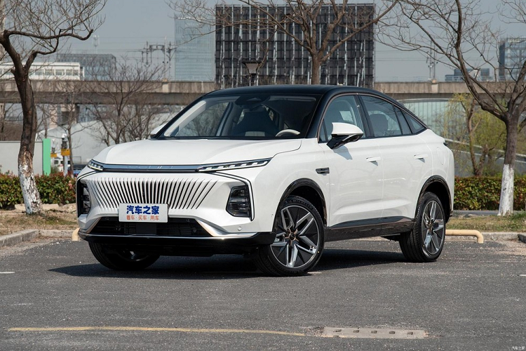 Ra mắt dưới dạng bản concept tại Triển lãm Ô tô Thượng Hải 2021, mẫu SUV lai coupe  SAIC Roewe Jing 2022 mới giờ đây đã sẵn sàng được bán tại ở thị trường nội địa Trung Quốc. Mẫu xe mới này áp dụng một ngôn ngữ thiết kế táo bạo và nhiều chi tiết bắt mắt.