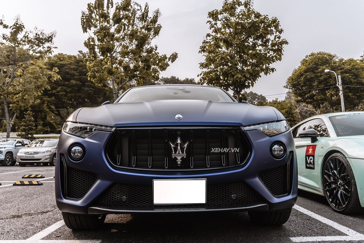 Tính đến thời điểm hiện tại, số lượng  Maserati Levante Trofeo tại Việt Nam còn khá ít, chỉ có 3 chiếc gồm: 1 chiếc màu đen định cư ở Hà Nội, chiếc thứ 2 màu vàng Giallo Modenese có nguồn tin chưa kiểm chứng là thuộc sở hữu của ông chủ tập đoàn cafe Trung Nguyên và chiếc cuối cùng trong bài thuộc sở hữu của chủ tịch hội siêu xe VietRally.