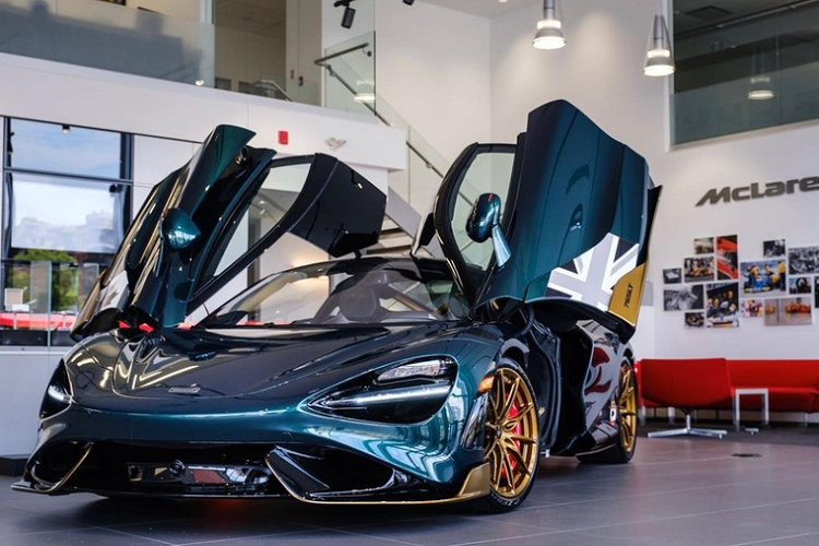 Chủ nhân của chiếc  McLaren 765LT hàng khủng trong bài viết này đã tận dụng tối đa các tùy chọn cá nhân hóa do McLaren Special Operations cung cấp để tạo ra siêu xe mơ ước của riêng mình.