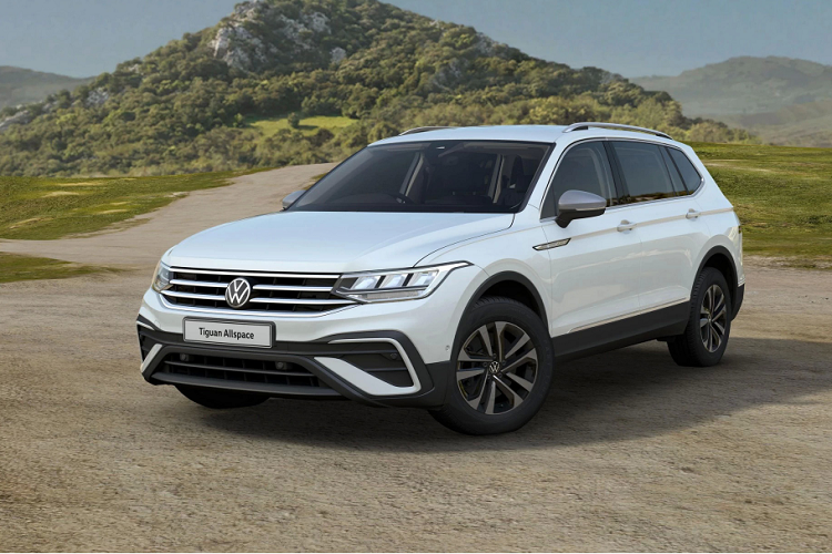 Mẫu xe có tên  Volkswagen Tiguan Allspace Adventure 2022 mới, giúp giảm bớt hàng ghế thứ ba để có thêm không gian chở hàng đồng thời bổ sung một số bộ phụ kiện cho nhóm người dùng ưa thích những chuyến đi dài ngày. Cốp xe có dung tích lên tới 760 lít, rộng hơn 60 lít ở bản 7 chỗ. Nhìn bề ngoài, mẫu xe không có nhiều khác biệt với bản 7 chỗ, xe dùng vành hợp kim 17 inch với hông lốp được làm cao hơn.