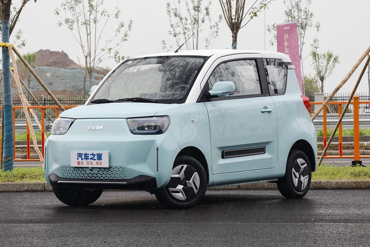 Sự thành công của Wuling Hongguang Mini EV dường như đã tạo ra một xu hướng sản xuất ôtô mới tại thị trường Trung Quốc. Trong 2 năm trở lại đây, những mẫu ôtô điện cỡ nhỏ và giá siêu rẻ đã liên tục trình làng tại thị trường hàng xóm với Việt Nam. Mới nhất trong số đó là  BAW Yuanbao 2022 chạy điện.