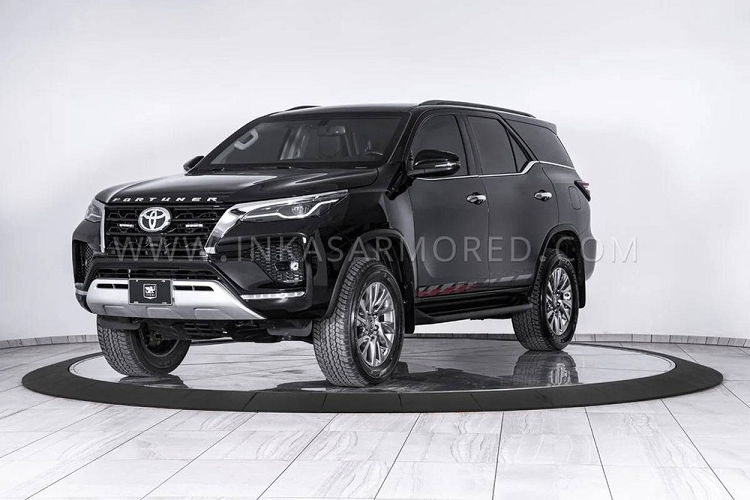 Toyota Fortuner là mẫu SUV hạng trung rất phổ biến tại khu vực Đông Nam Á, bao gồm cả Việt Nam. Tuy nhiên, mẫu xe này lại không phải là lựa chọn yêu thích của các công ty chế tạo như chiếc xe  Toyota Fortuner bọc thép chống đạn từ hãng INKAS.