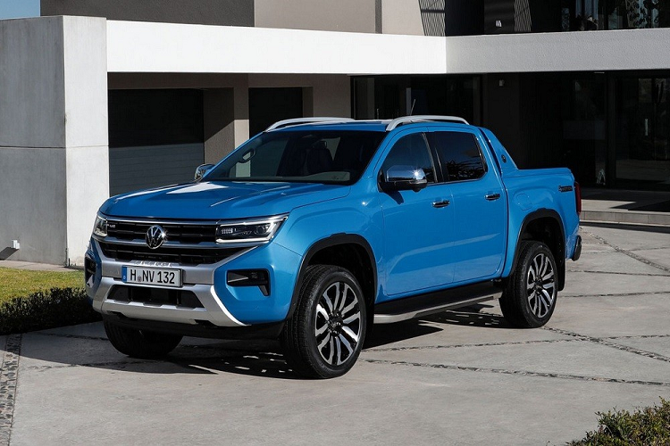 Ngày 7/7/2022 vưa qua, Volkswagen đã chính thức vén màn thế hệ mới của mẫu xe bán tải cỡ trung Amarok. Đây vốn là mẫu xe được phát triển chung với Ford Ranger thế hệ mới đã ra mắt vào cuối năm ngoái. Tuy dùng chung cơ sở gầm bệ với Ford Ranger nhưng  Volkswagen Amarok 2023 mới lại sở hữu kích thước khác biệt một chút. 