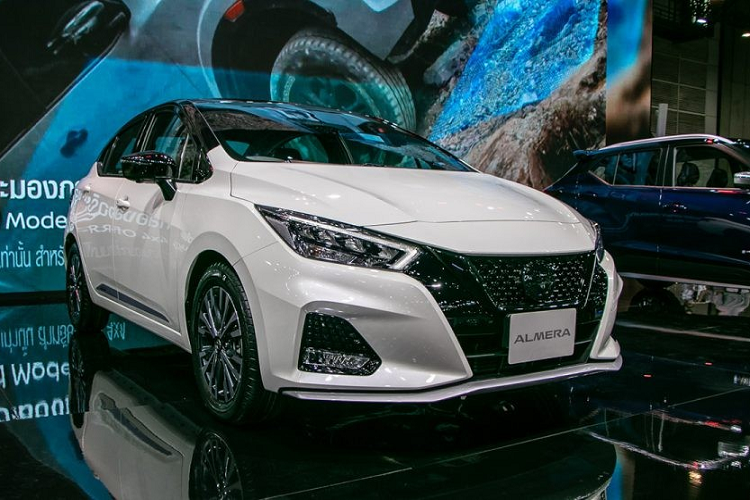 Cách đây không lâu, Nissan đã chính thức vén màn phiên bản đặc biệt mới mang tên Sportech-X của dòng xe Almera ở thị trường Thái Lan. Trong sự kiện Big Motor Sale 2022, hãng Nissan đã mang mẫu xe này đến để trưng bày và giới thiệu với khách hàng nội địa. Ra đời nhằm kỷ niệm 10 năm có mặt tại Thái Lan,  Nissan Almera Sportech-X 2022 mới phiên bản đặc biệt này sở hữu số lượng sản xuất giới hạn đúng 300 chiếc.