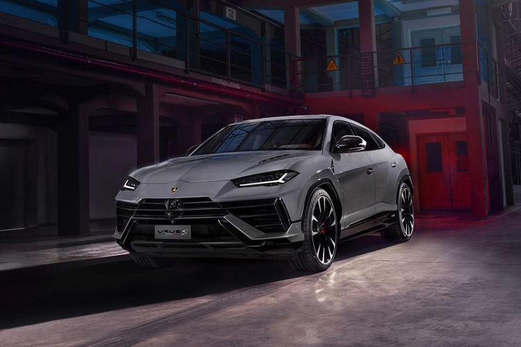 Sau thành công vang dội của dòng Urus với hơn 20.000 xe được sản xuất, Lamborghini tiếp tục cho ra mắt phiên bản facelift của dòng Urus được nâng cấp cả về mặt thiết kế lẫn khả năng vận hành.  Lamborghini Urus S 2022 mới sở hữu thiết kế gần như tương đồng hoàn toàn với Urus Performante.