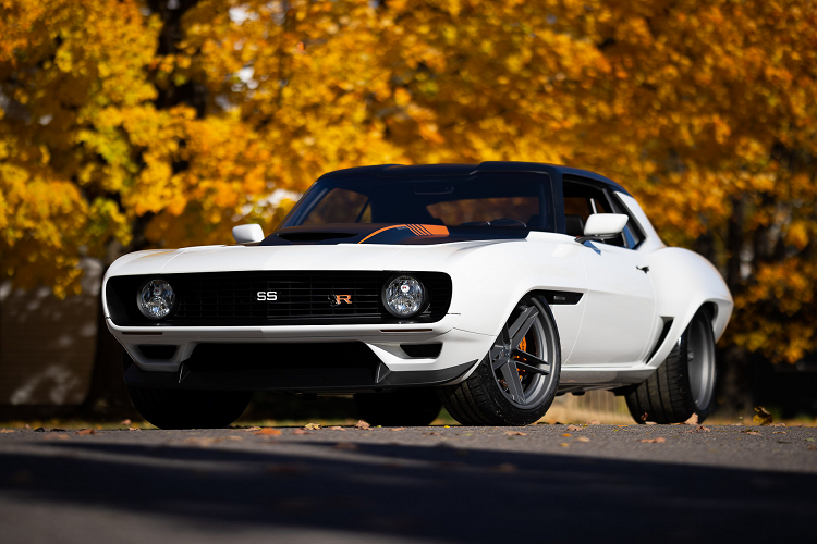 Mới đây, hãng độ đã tạo ra mẫu xe độ dựa trên chiếc  Chevrolet Camaro đời 1969 được đặt tên là “STRODE”. Bên ngoài, mẫu xe vẫn gìn giữ được vẻ đẹp cổ điển với một số chi tiết được hiện đại hóa. Hơn hết, mẫu xe cơ bắp cổ điển này đã được “nâng cấp” trái tim là động cơ V8 Siêu nạp với công suất đầu ra cực khủng lên tới 1010 mã lực.