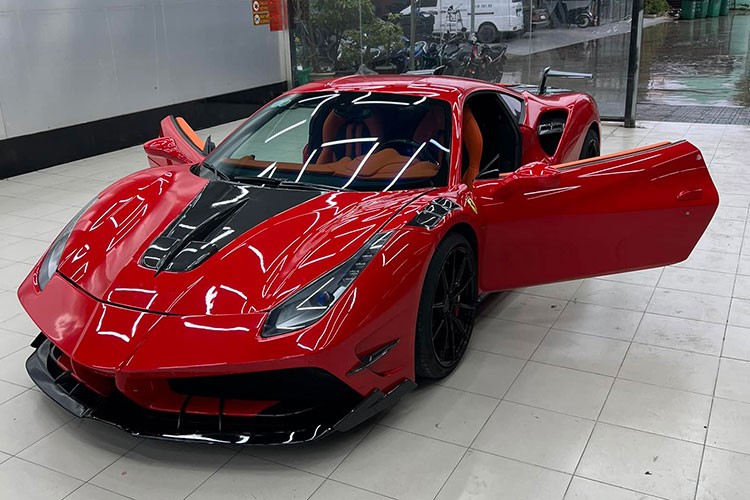 Chiếc  Ferrari 488 GTB độ Misha Design sau khi về tay đại gia Kiên Giang được cho đã sơn lại màu mới và bọc lại nội thất dù đã “lột xác” 2 lần trước đó. Biển số TP.HCM trước đó của xe cũng đã được đổi sang biển số 68 Kiên Giang. Tuy nhiên, mới đấy nó bất ngờ được chào bán trên sàn xe cũ khiến nhiều dân chơi bất ngờ.