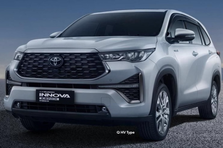 Tại thị trường Indonesia, mẫu  Toyota Innova Zenix 2023 mới "quốc dân" được chia thành 5 phiên bản, bao gồm G CVT, V CVT, G HV CVT, V HV CVT và Q HV CVT. Trong đó, G CVT và V CVT là 2 phiên bản dùng động cơ xăng. 3 phiên bản còn lại được trang bị hệ truyền động hybrid tiết kiệm xăng hơn.