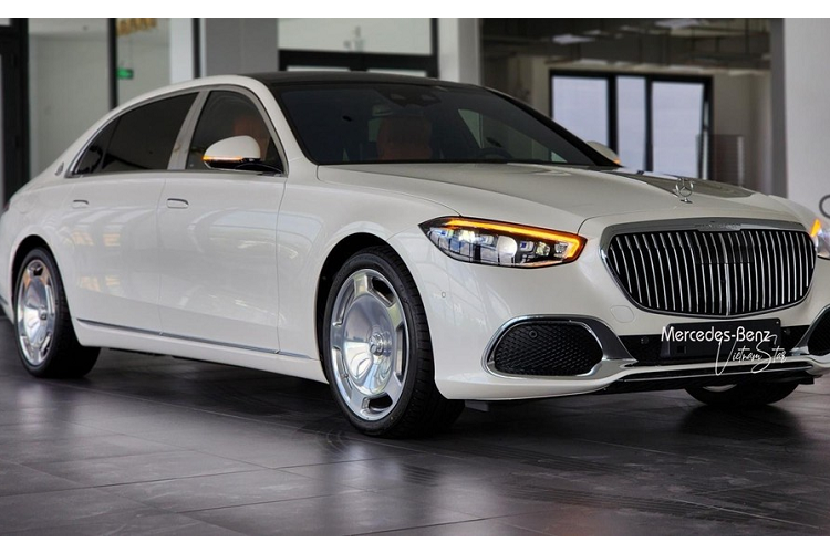 Dòng xe siêu sang Mercedes-Maybach S-Class kể từ khi ra mắt đến nay luôn nhận được sự quan tâm của không ít khách hàng Việt, ước tính đã có trên 250 xe Mercedes-Maybach S-Class đủ phiên bản đã lăn bánh tại Việt Nam. Mới đây, đại lý trong nước cũng đã công bố về việc phân phối chính hãng  Mercedes-Maybach S-Class thế hệ mới với 2 phiên bản là S450 4Matic và S680.